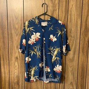 Vintage rayon Hawaiian shirt. Size medium